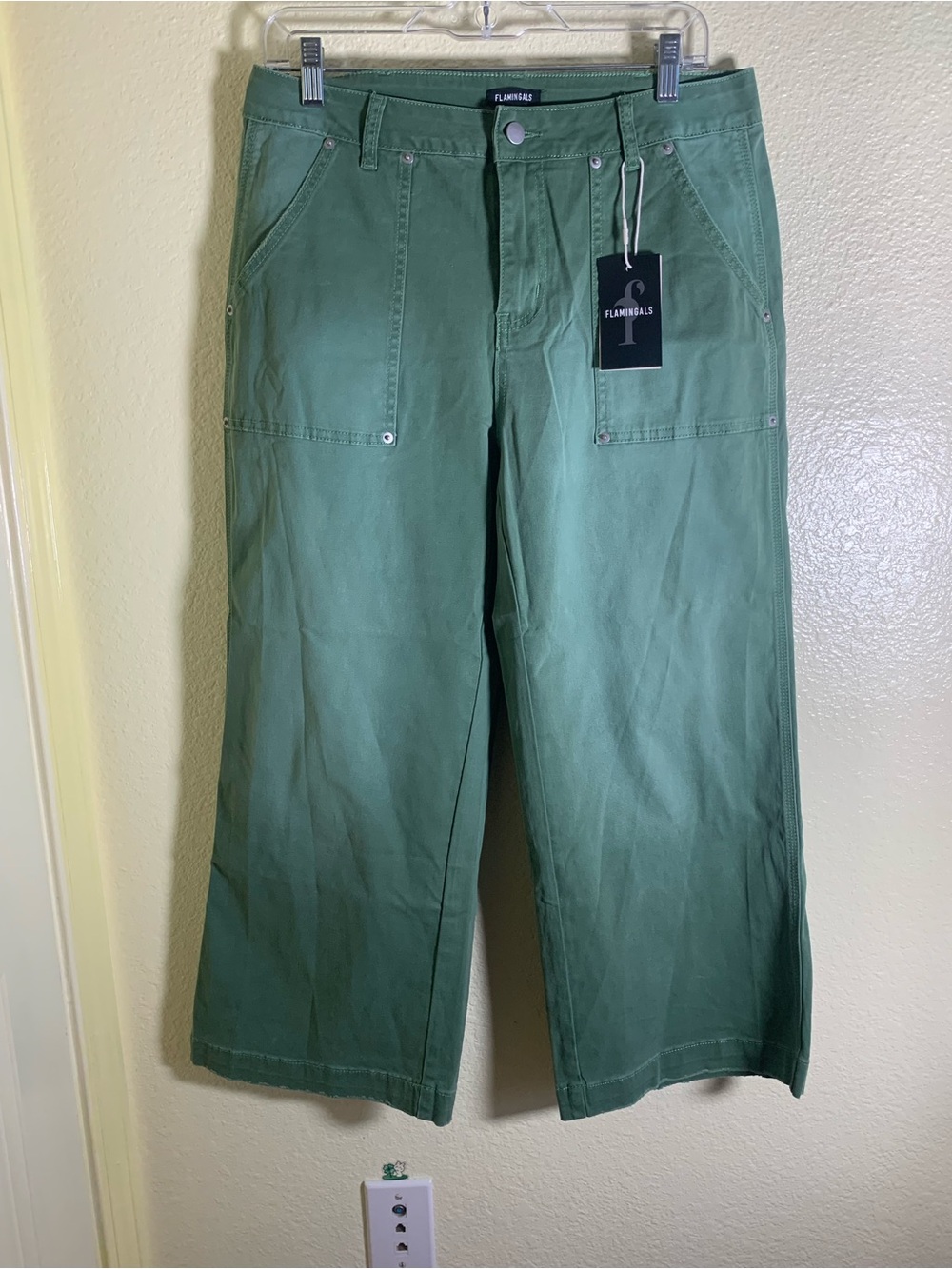 NWOT Flamingals Wide-Leg Capris in Forest Green, Size L